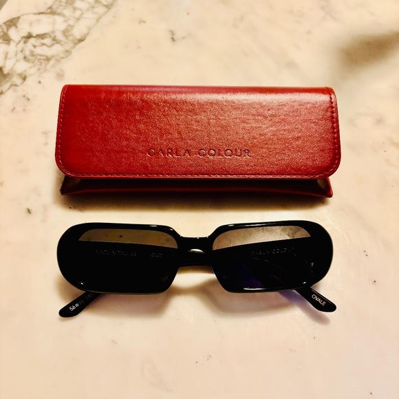 Carla Colour Ovale Sunglasses in Black - Picture 3 of 3